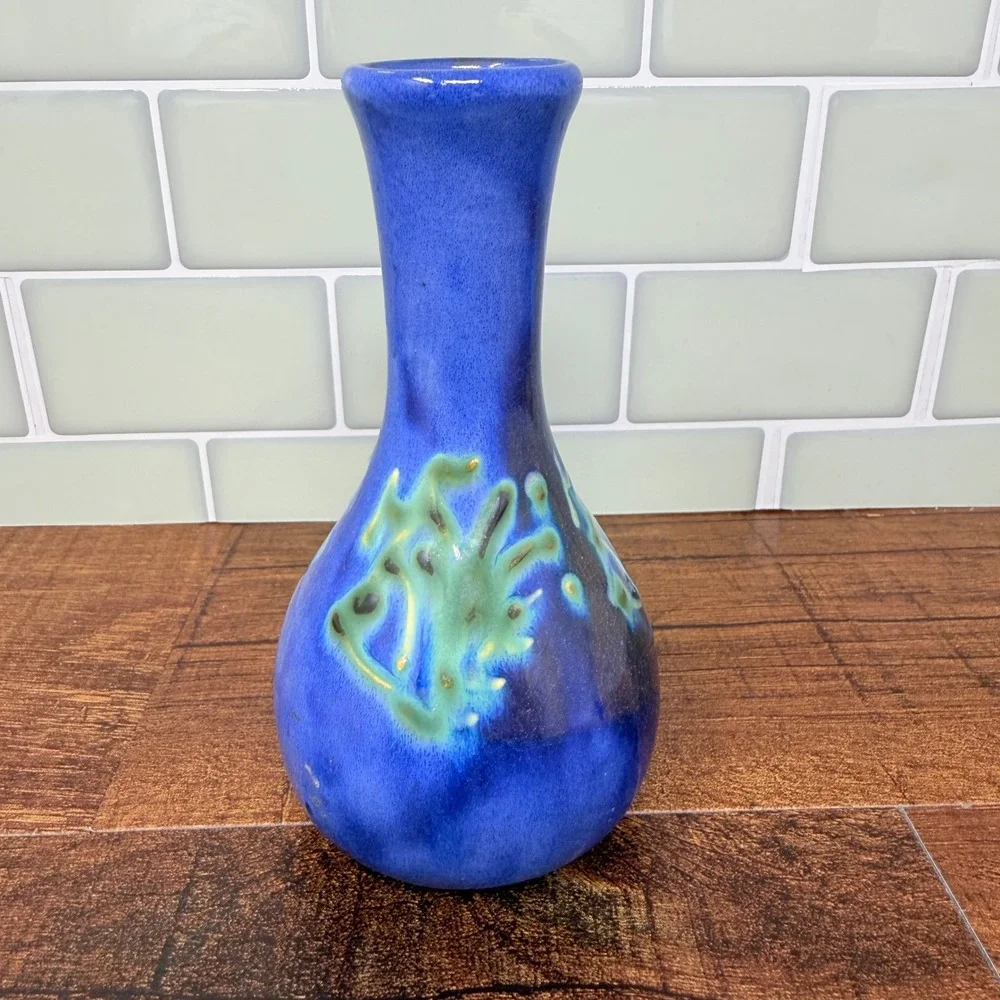 VTG Earthworks Barbados Studio Art Pottery Slender Bud Vase (2006)